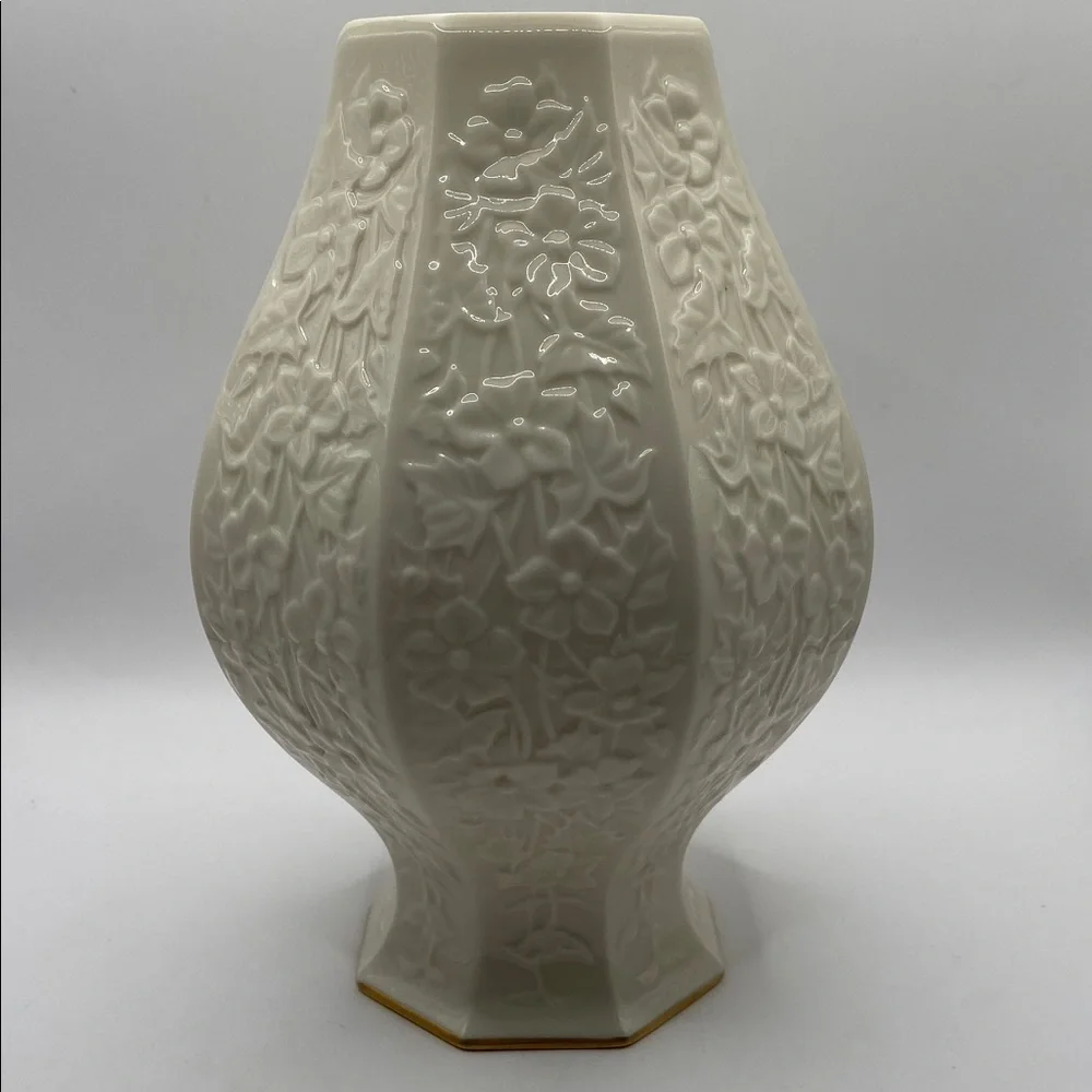 Vintage Lenox Porcelain Vase With 25K Gold Trim Garden Collection
